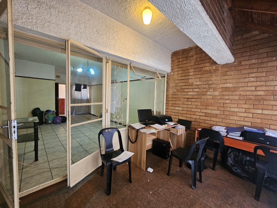 To Let 2 Bedroom Property for Rent in Adamayview North West